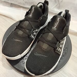 Nike Mens Metcon 2 Black White Athletic Trainining Shoes SIZE MENS 8.5 WOMEN 10